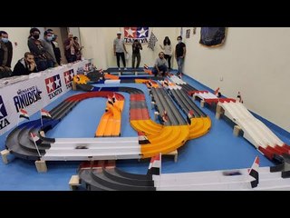 عودة سابق ولاحق.. شباب مصري يشارك في سباق بطل العالم للسيارات المصغرة