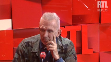 Méchant ! Jean Paul Gaultier taille un costard à Carole Rousseau sur RTL