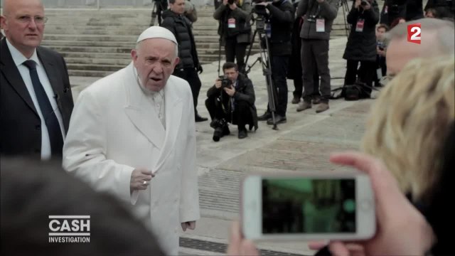 Cash Investigation : Elise Lucet face au Pape François