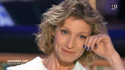 Alexandra Lamy très émue par les compliments de ses proches