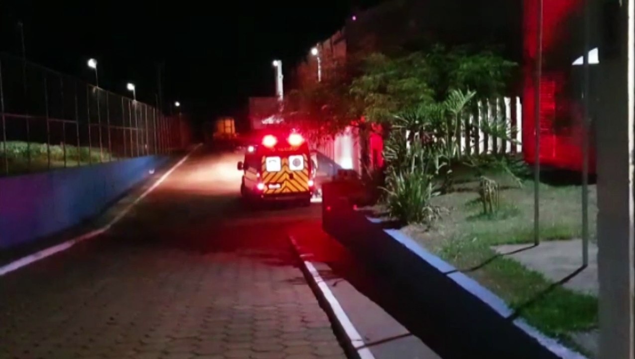 Após cair de cama, detento da PEC é socorrido p...