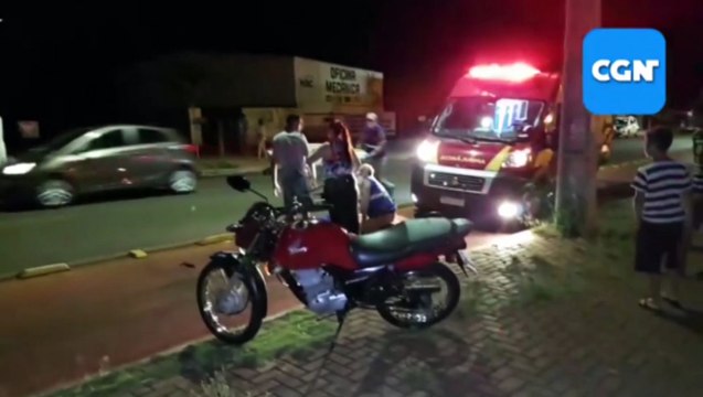 Ocupantes de moto sofrem queda após atropelamento de cachorro no Bairro Santa Cruz; animal morreu