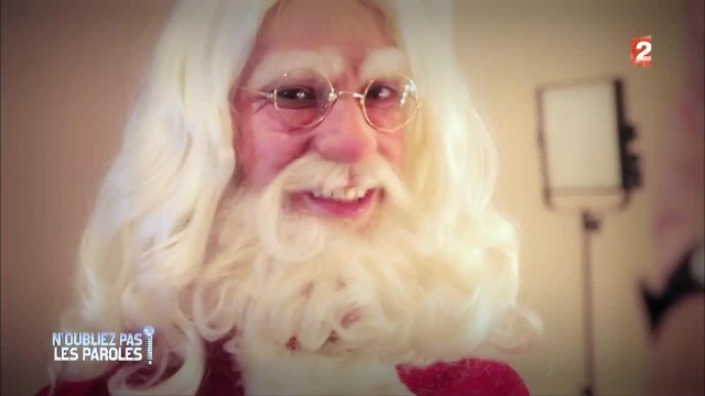 Qui se cache sous les traits du Père Noël et de la Mère Noël dans N'oubliez pas les paroles ?