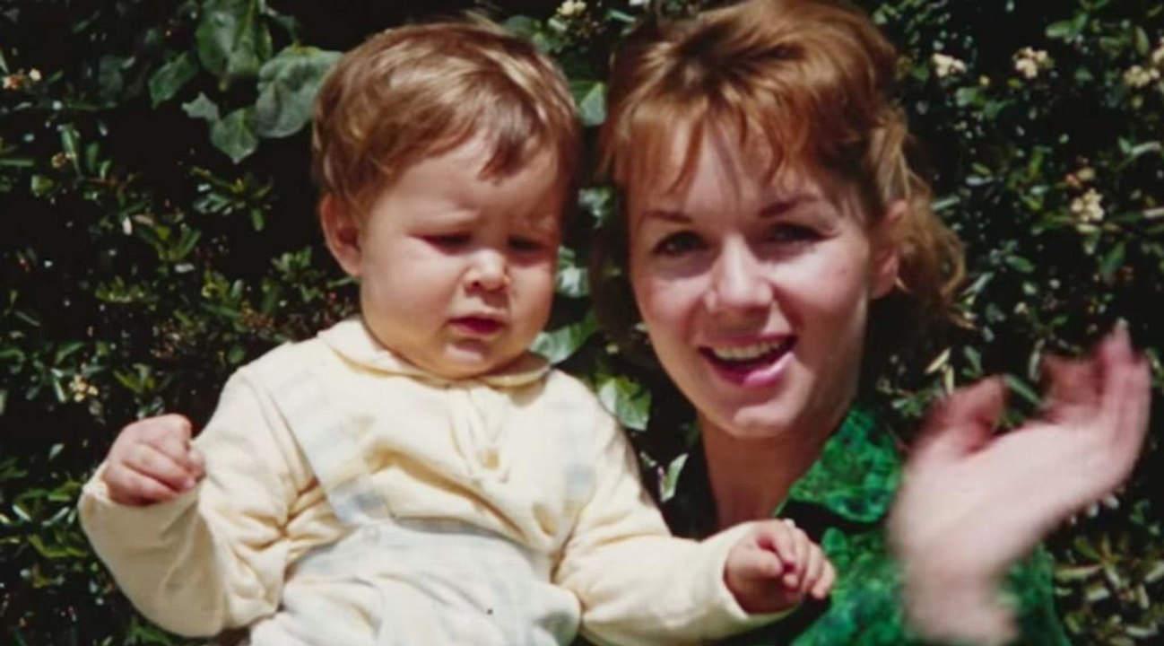 Bright Lights : Carrie Fisher et sa mère Debbie Reynolds se dévoilent dans la première bande-annonce du documentaire retraçant leur vie (VIDEO)