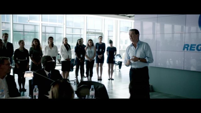 I.T. avec Pierce Brosnan : découvrez un extrait en exclusivité