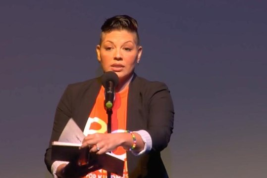 Mariée et bisexuelle , Sara Ramirez (Callie dans Grey's Anatomy) fait son coming-out