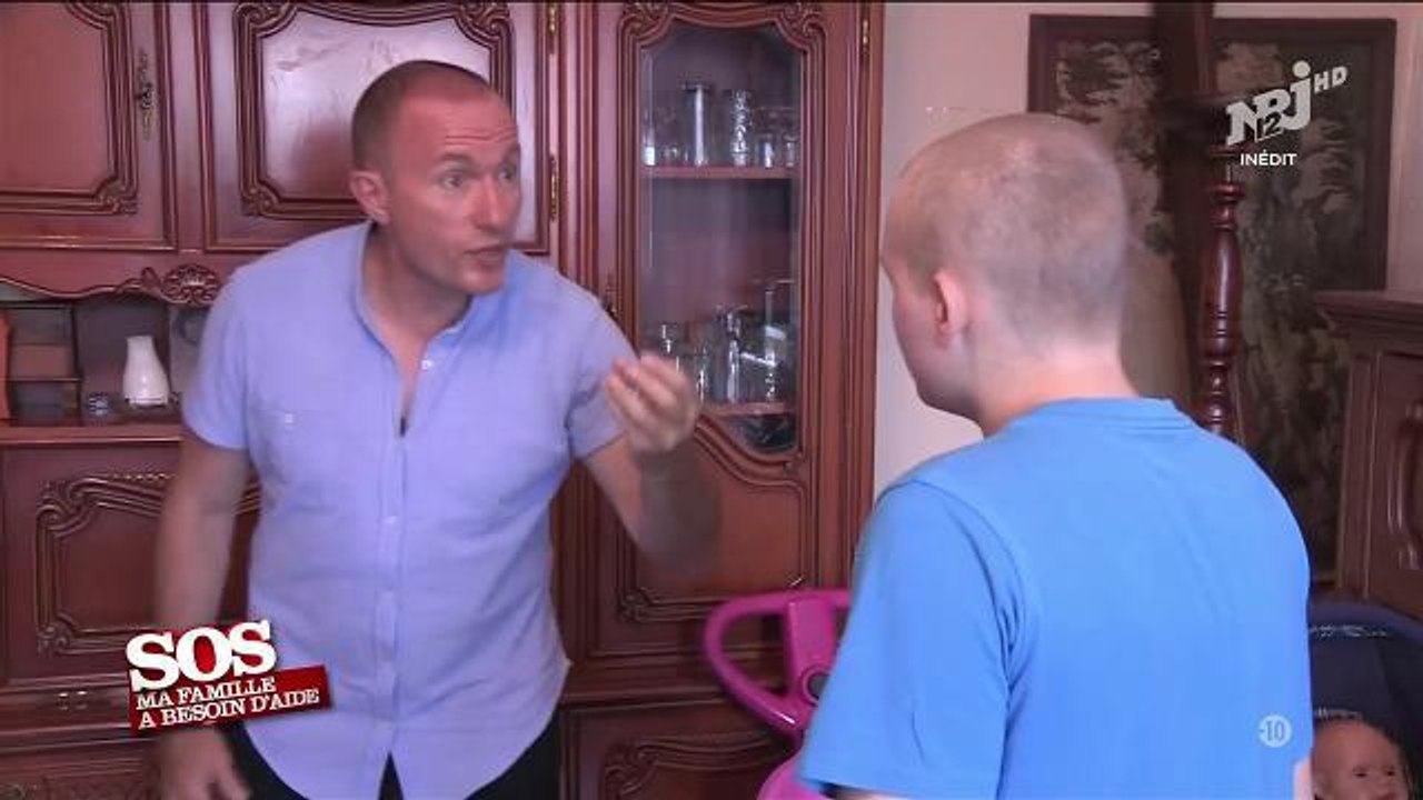 Cours de français sous haute tension entre Pascal le grand frère et un ado