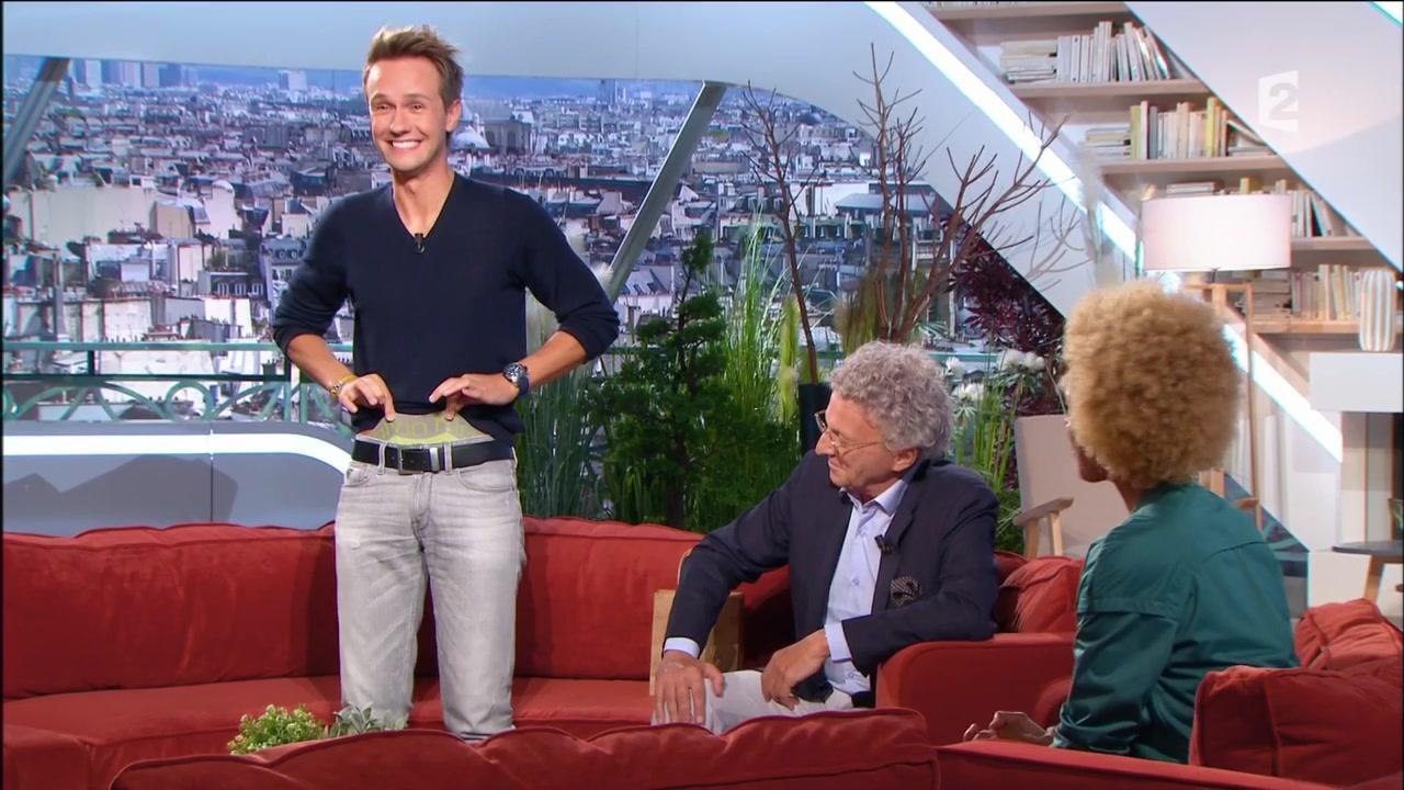 Cyril Féraud parle des mamies aux mains baladeuses et montre son caleçon chez Amanda