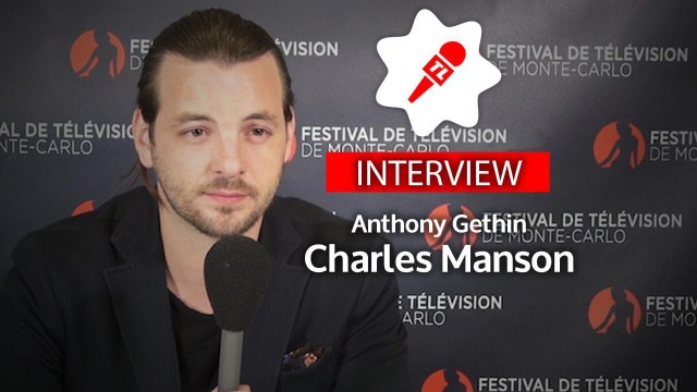 Sa série Aquarius et Charles Manson, sa coupe de cheveux et les femmes : l'interview d'Anthony Gethin