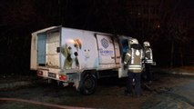 Güngören'de Bakırköy Belediyesi'ne ait bakıma muhtaç hayvanları toplama aracı yandı