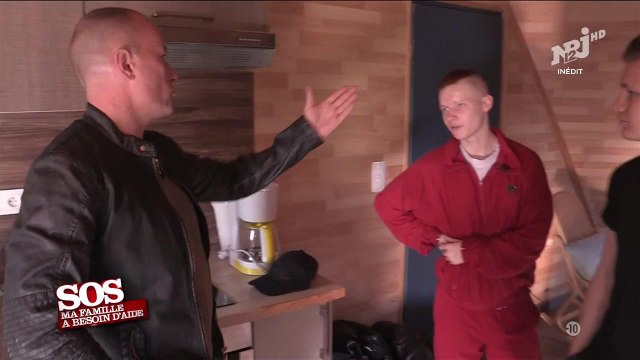 Pascal Soetens se moque de la coupe de cheveux d'un ado dans SOS ma famille...