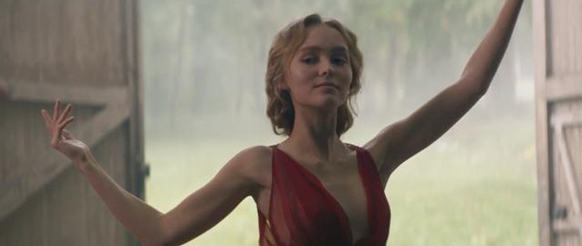 La Danseuse : Soko troublée par Lily-Rose Depp dans la bande-annonce (VIDÉO)