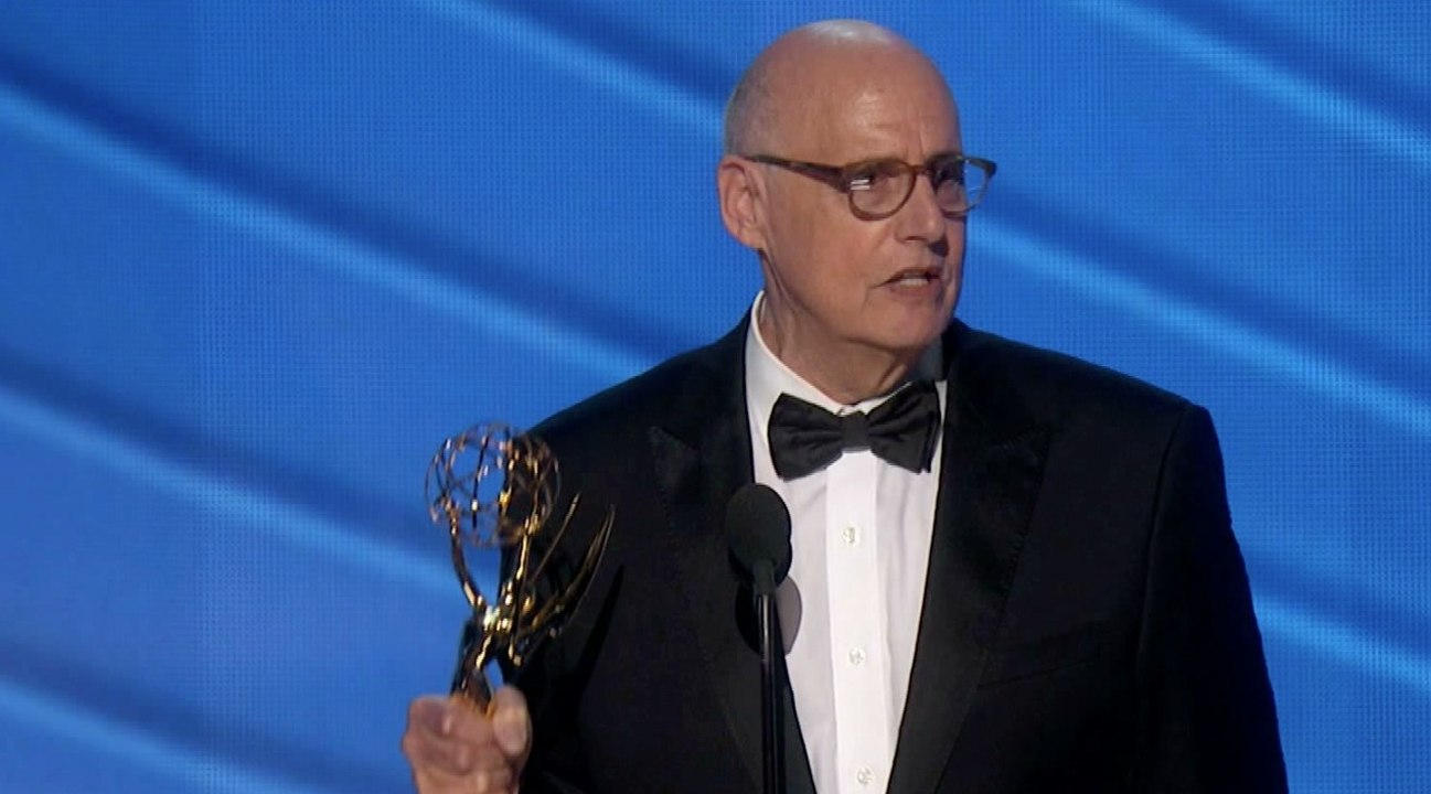 Jeffrey Tambor (Transparent) rend un vibrant hommage aux acteurs transgenres