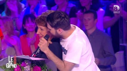Roselyne Bachelot touchée par la chanson d'amour de l'équipe du Grand 8
