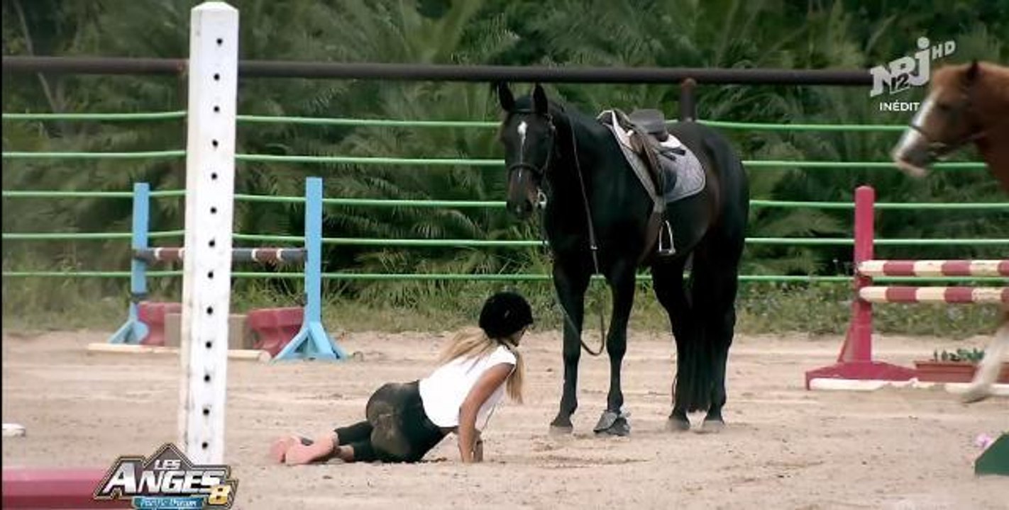Mélanie chute à cheval dans Les Anges 8