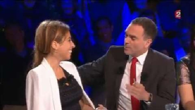 Léa Salamé et Yann Moix échangent un baiser de cinéma dans ONPC à Cannes