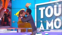 Le baiser fougueux d'Evelyne Thomas à Cyril Hanouna dans TPMP