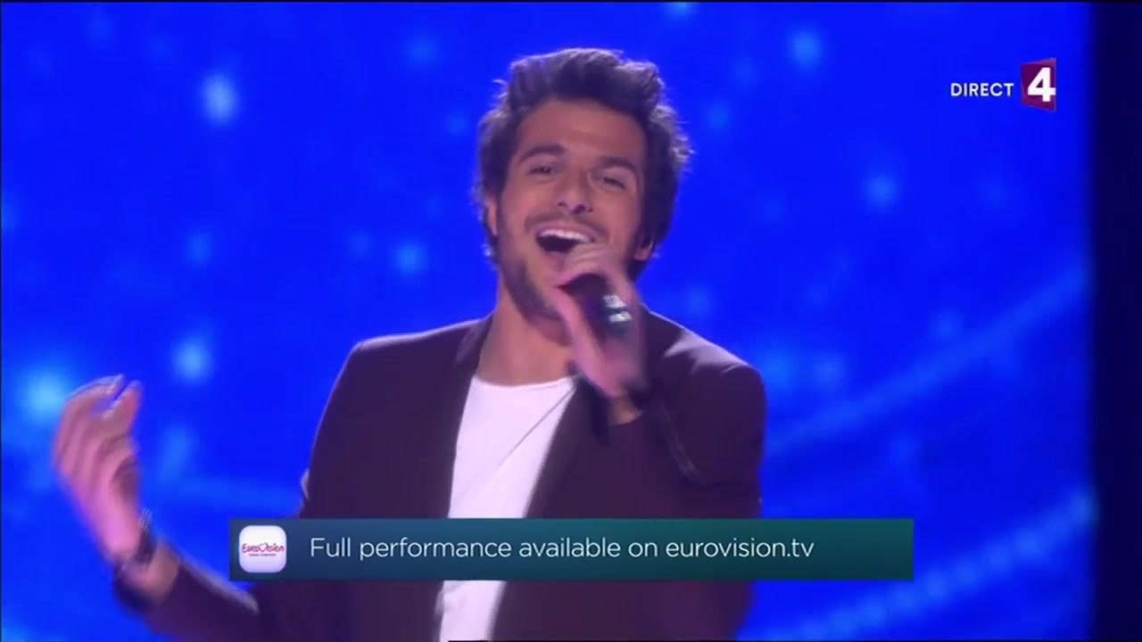 Amir interprète "J'ai cherché" lors de la première demi-finale de l'Eurovision 2016