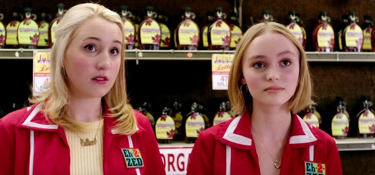 Yoga Hosers : bande-annonce du film avec Lily-Rose Depp et Johnny Depp (VO)