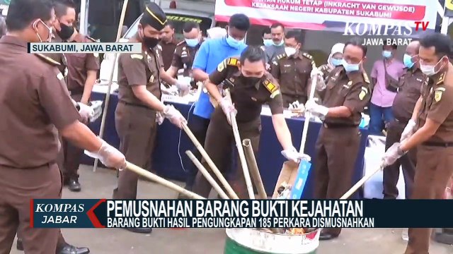 Kejari Sukabumi Musnahkan Barang Bukti Kejahatan