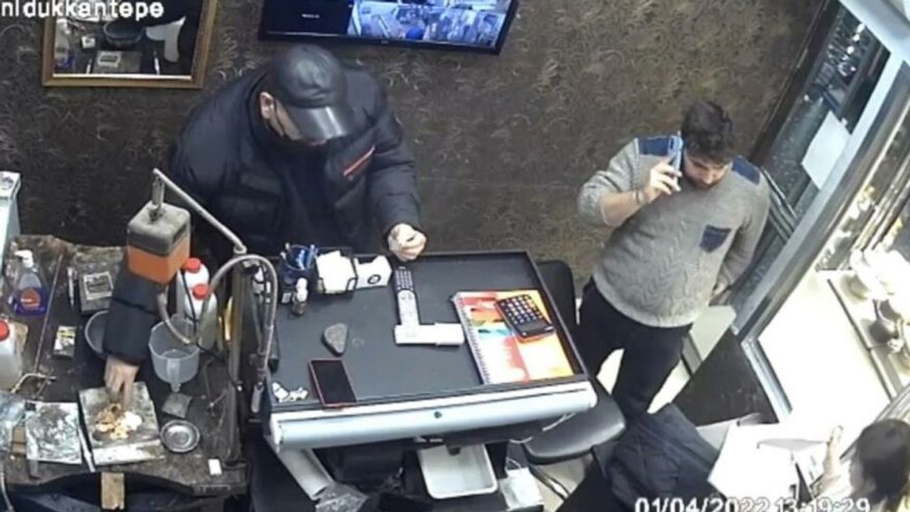 Kuyumcumun dalgınlığından yaralanan hırsız 11 adet çeyrek altın çaldı