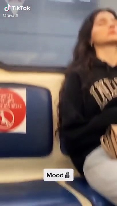Cutest_smile___smile_of_girl_in_train[1]