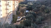 Kamyonet, 50 metreden site bahçesine uçtu: 1 ölü