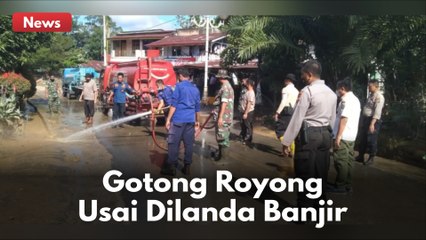 POLRES ROKAN HULU GOTONG ROYONG BERSIHKAN LUMPUR SISA BANJIR DI DESA BABUSSALAM !!