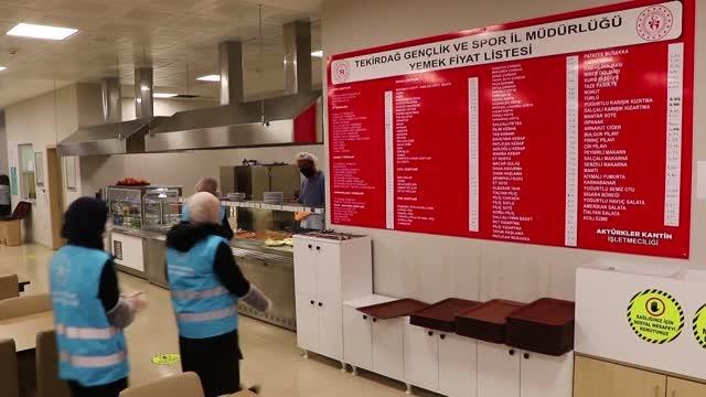 Üniversite öğrencileri yurttaki fazla yemekleri ihtiyaç sahiplerine ulaştırıyor