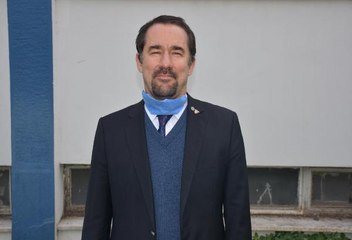 PROF. DR. SİPAHİ İZMİR BEŞİNCİ PİKİ YAŞIYOR