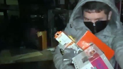 Halkın sokağa döküldüğü Kazakistan'da sular durulmuyor! Dükkanları yağmalamaya başladılar