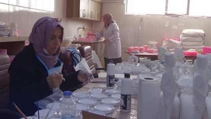 AFYONKARAHİSAR - Kadınlar meslek edinirken aile bütçesine katkı sağlıyor