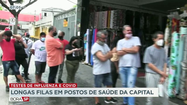 Unidades de saúde da capital apresentam longas filas de pessoas à procura de testes de covid e influenza.