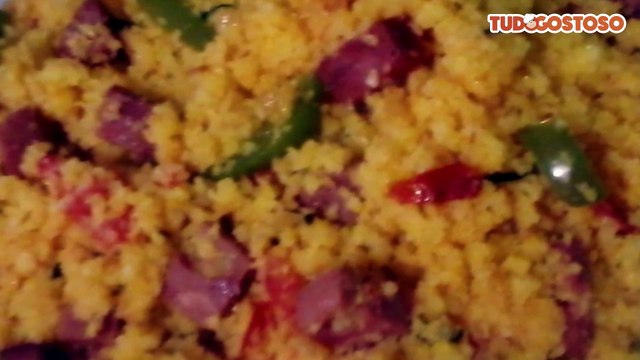 Farofa de cuscuz com calabresa