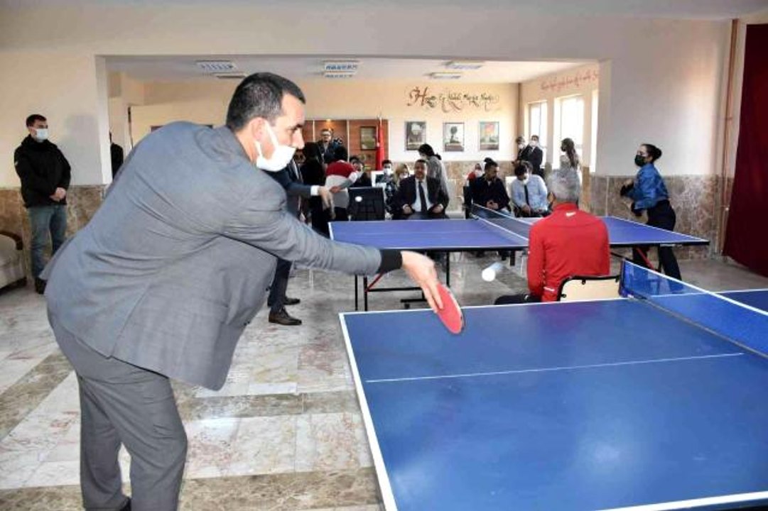 Siverek'te sokak hayvanları yararına masa tenis...
