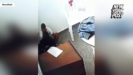 Hakim, polis öldürmekten hüküm giyen suçluyu öperken yakalandı