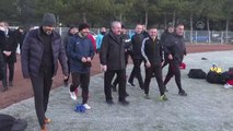 Şentop, Meclis Parlamenterler Spor Kulübü Futbol Takımının antrenmanına katıldı