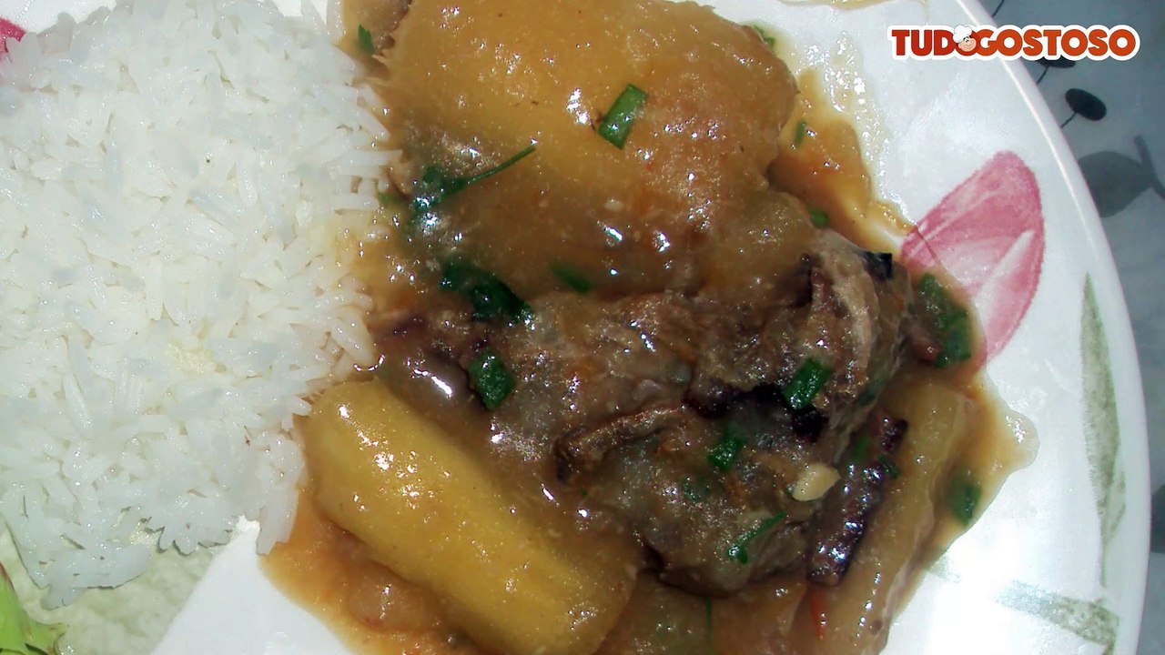 Costelinha com mandioca na panela de pressão