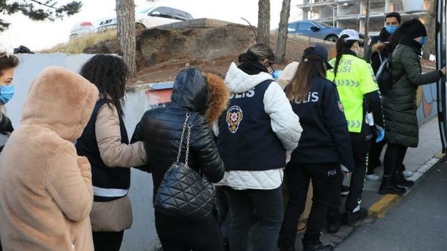Fuhuş operasyonunda 14 yabancı uyruklu sınır dışı edildi