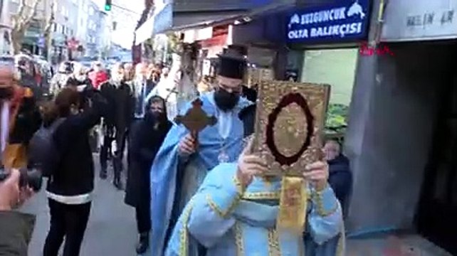 Üsküdar'da denizden haç çıkarma töreni yapıldı