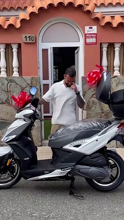 Anabel Pantoja deja sin palabras a Omar Sánchez con su regalazo de Reyes