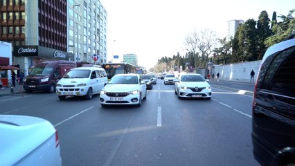 Descargar video: Akaryakıta fahiş zam sürücüleri etkiledi, İstanbul'da trafiğe çıkan araç sayısı azalıyor