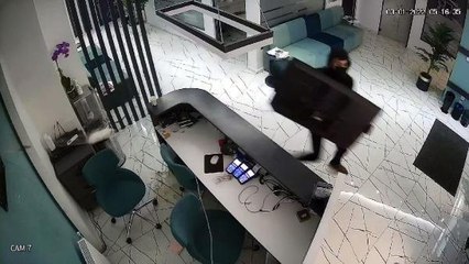 AVCILAR'DA DİŞ KLİNİĞİNDE ÜÇ AYDA İKİNCİ HIRSIZLIK