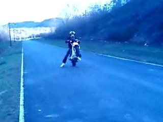 Alex en wheel avec le scoot a Geo^^