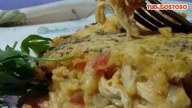 Torta de frango com creme de leite