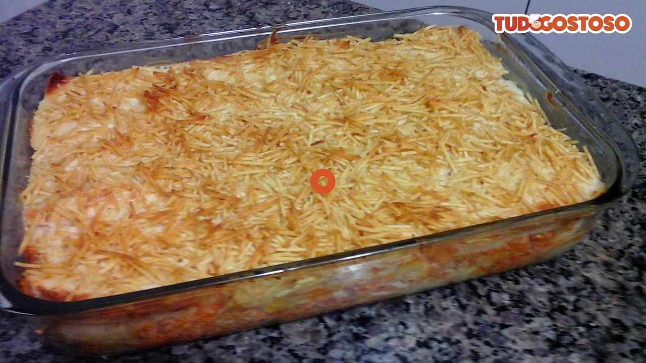 Torta de pão com frango e requeijão