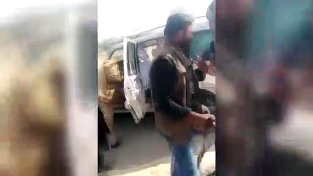 Video: हैड कांस्टेबल ने युवक को बेल्ट से पीटा, वीडियो वायरल होने पर मामले ने पकड़ा तूल
