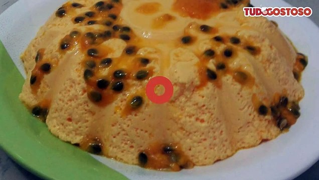 Mousse de maracujá com suco em pó