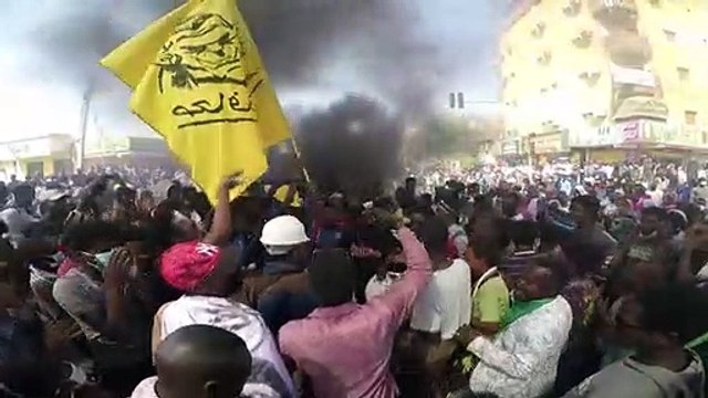Milhares protestam contra as autoridades no Sudão