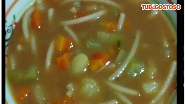 Sopa de carne com feijão e legumes